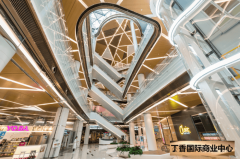 1层摆布为高层室第；此中封锁阳台需按现实面积